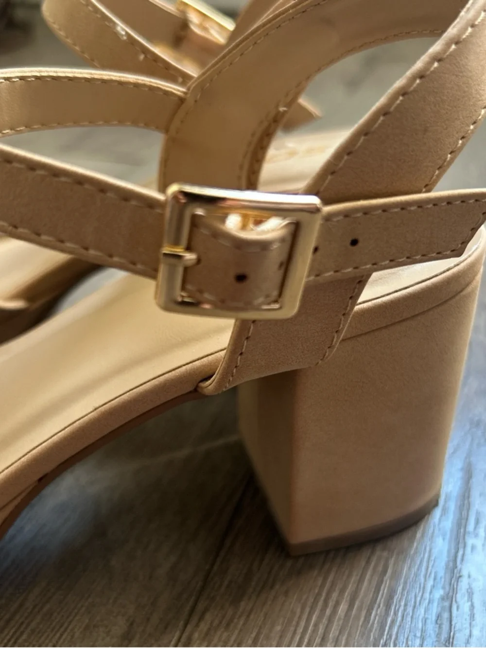 Soda Tan Cross-Strap Block Heel Sandals size 8 - Picture 4 of 7